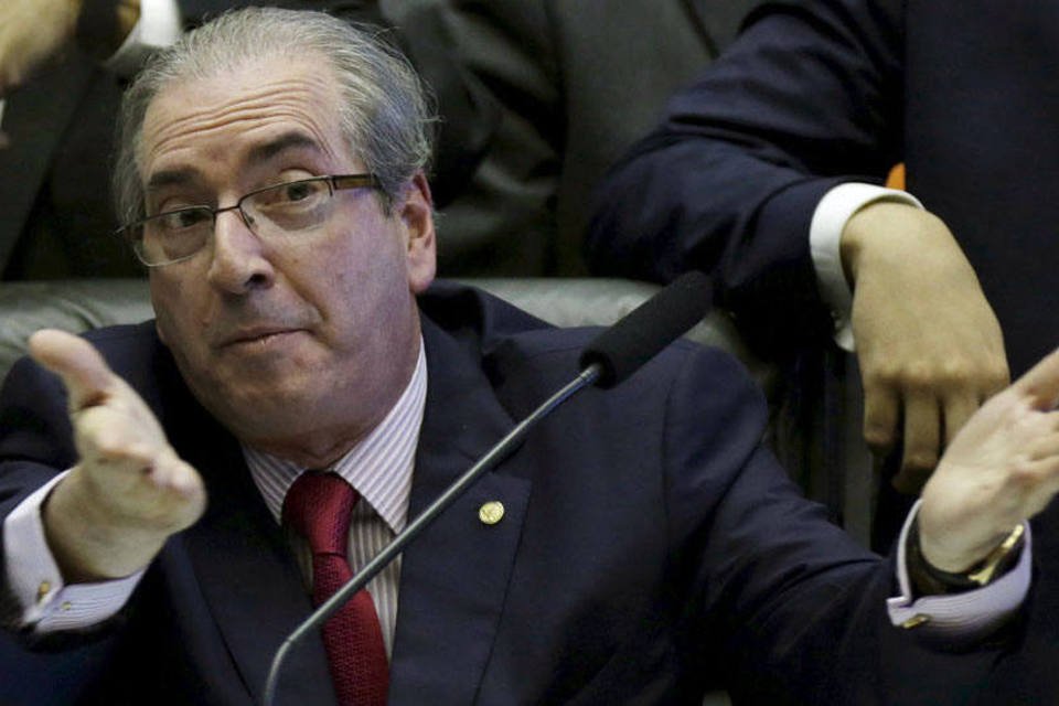 Negociação de cargo é liquidação final do governo, diz Cunha