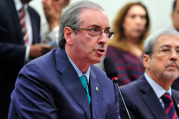 
	Eduardo Cunha durante CPI da Petrobras: ao falar da inclus&atilde;o de seu nome na lista, ele voltou a dizer que recebeu com tranquilidade a informa&ccedil;&atilde;o porque n&atilde;o deve nada
 (Gabriela Korossy / Câmara dos Deputados)