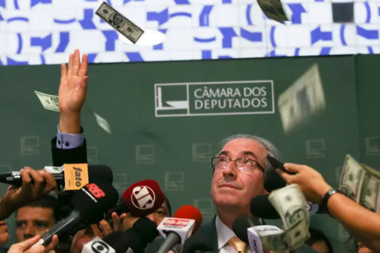 O presidente da Câmara, Eduardo Cunha, sob chuva de dólares falsos (Lula Marques/Agência PT/Fotos Públicas)