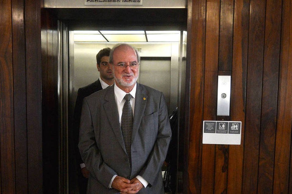 Justiça nega recurso de Azeredo contra condenação