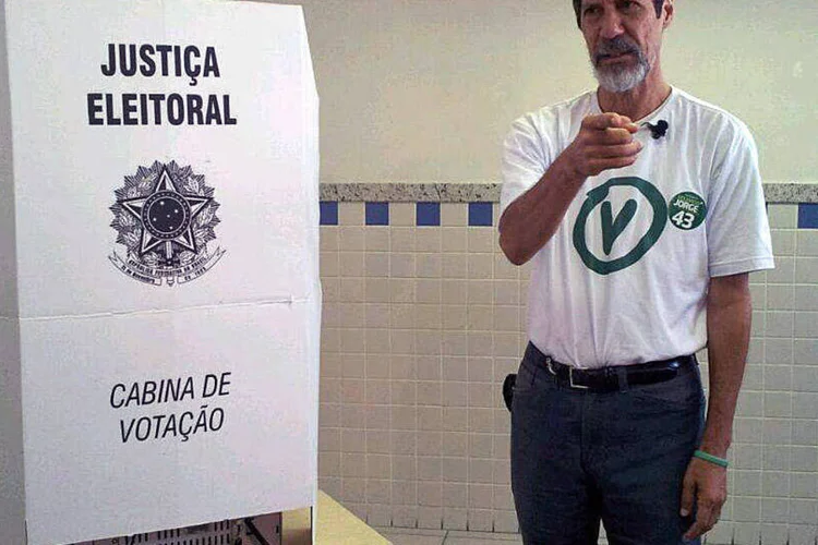 Vice de Marina Silva, Eduardo Jorge (PV) anunciou que votará nulo no segundo turno da eleição para presidente (Facebook Oficial/Divulgação)