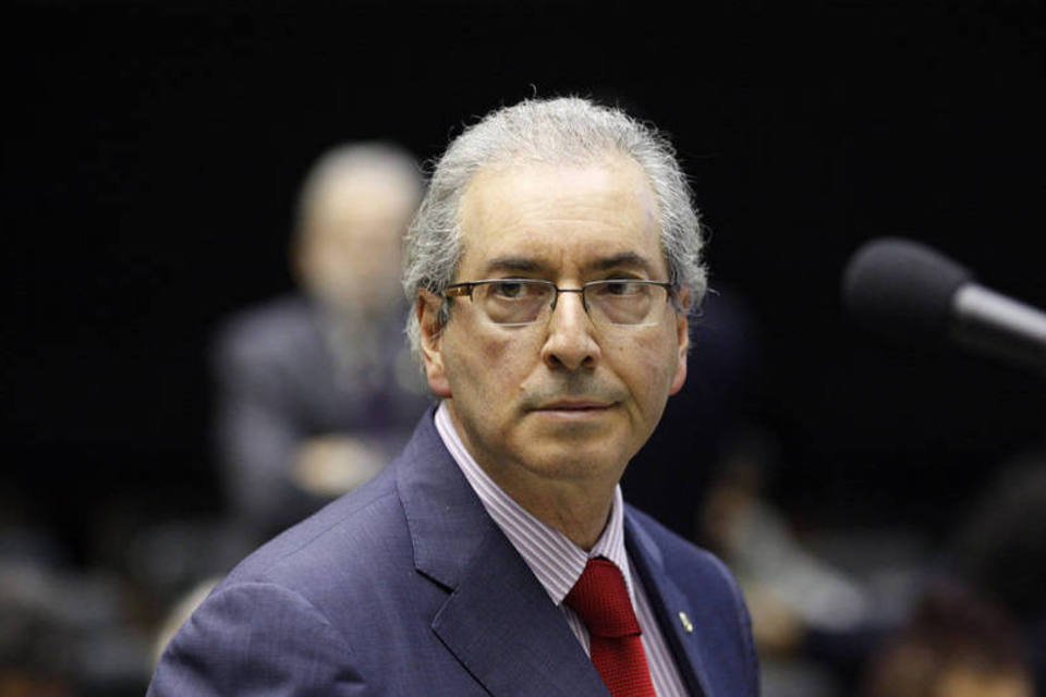 Bancada do PMDB está dividida no apoio a Dilma e Aécio