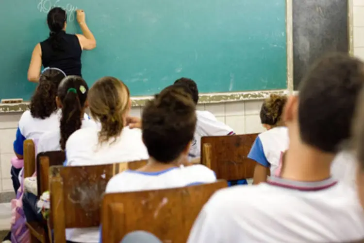 
	Aula de ensino fundamental em escola p&uacute;blica:&nbsp;as notas de mais de 37% das cidades brasileiras nos anos finais do Ensino Fundamental ficaram abaixo da meta estipulada
 (Tiago Lubambo)
