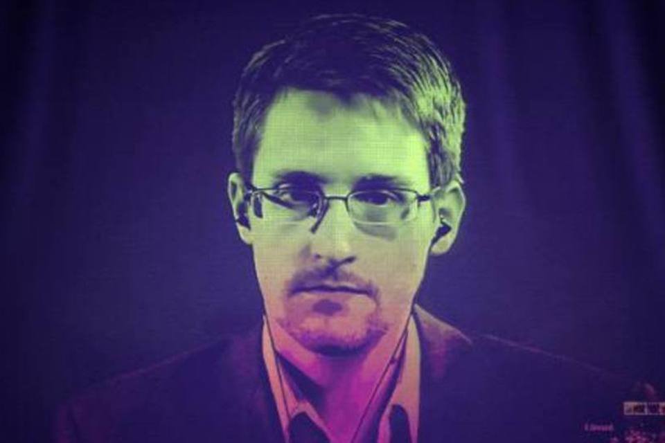 Mundo rejeita espionagem de comunicações, diz Snowden