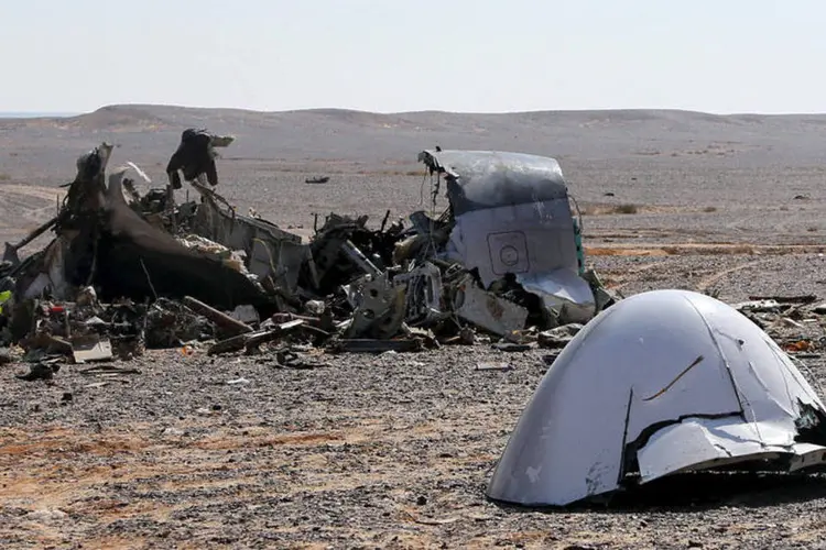 
	Destro&ccedil;os de avi&atilde;o russo: o Servi&ccedil;o Federal de Seguran&ccedil;a ofereceu uma recompensa de US$ 50 mi para informa&ccedil;&otilde;es que levem &agrave; pris&atilde;o dos respons&aacute;veis pela queda do avi&atilde;o
 (Mohamed Abd El Ghany/REUTERS)