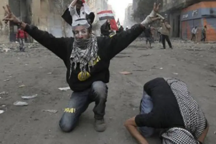 Ao menos 33 pessoas morreram no Egito desde que começaram os choques entre a polícia e os manifestantes, no último sábado
 (Mahmud Hams/AFP)