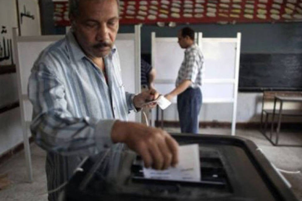 Egípcios elegem sucessor de Mubarak, deposto pela Primavera Árabe