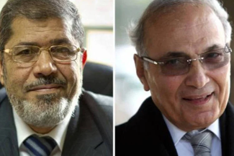 Esam el-Erian, disse que Mursi "abriu consultas com candidatos à Presidência e personalidades para salvar a pátria" (Khaled Desouki/AFP)