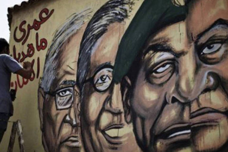 Egípcios comparecem às urnas para eleição presidencial
