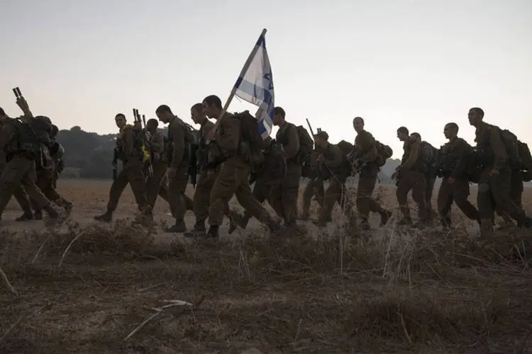 Grupo armado posicionado na península do Sinai, no Egito, abriu fogo contra as tropas israelenses do outro lado da fronteira (Baz Ratner/Reuters)