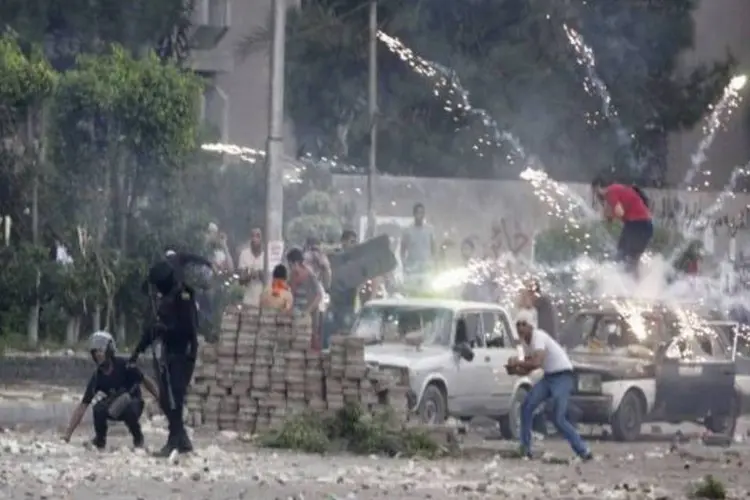 
	Viol&ecirc;ncia durante protestos no Egito: governo eg&iacute;pcio &quot;deseja continuar com o assassinato de manifestantes pac&iacute;ficos partid&aacute;rios de Mursi&quot;, disse porta-voz mu&ccedil;ulmano
 (Reuters)