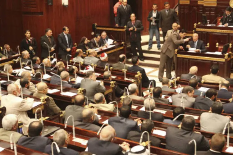  A câmara alta do Egito realizou nesta quarta-feira sua primeira sessão com os novos poderes temporários garantidos pela Constituição (REUTERS/Asmaa Waguih)