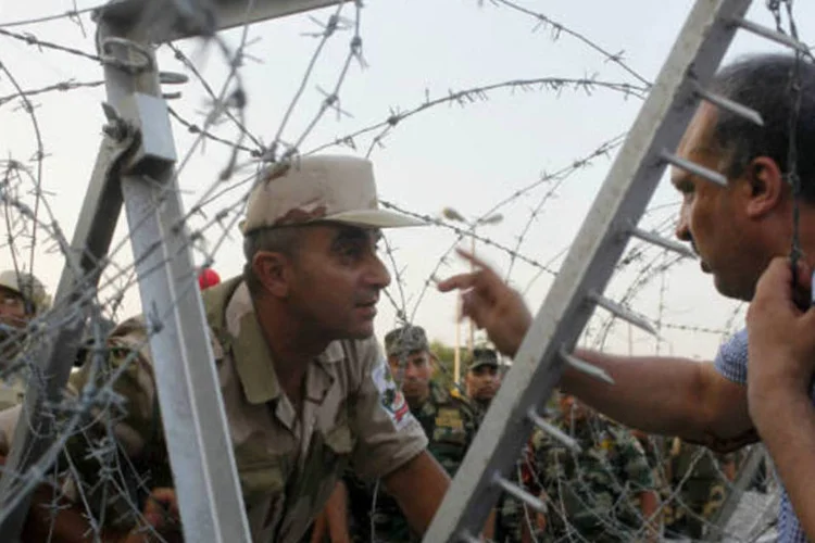 Não ficou claro se os ataques foram coordenados e em reação à derrubada, pelo Exército, do presidente eleito islâmico Mohamed Mursi na quarta-feira (REUTERS/Asmaa Waguih)