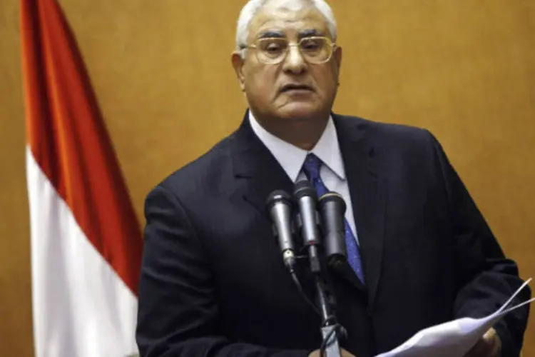 
	O presidente interino do Egito, Adly Mansour: Mansur juramentou ontem seu cargo como presidente interino do pa&iacute;s, de acordo com o plano tra&ccedil;ado pelas For&ccedil;as Armadas do pa&iacute;s
 (REUTERS/Amr Abdallah Dalsh)
