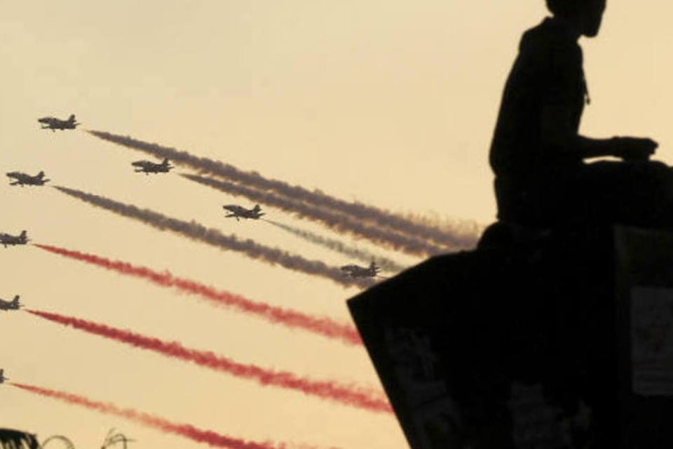 Exército egípcio diz que manifestantes estão protegidos