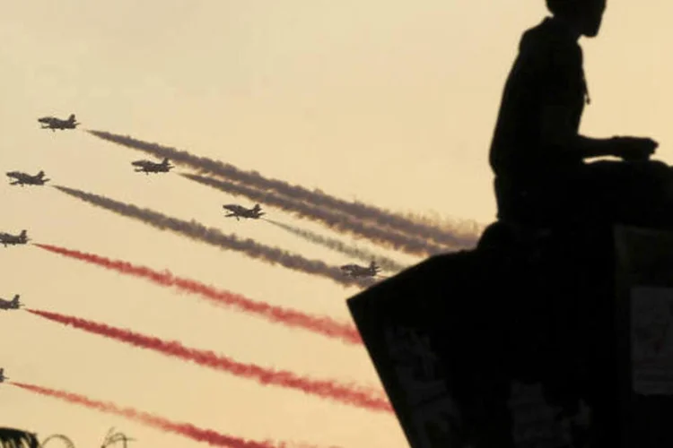 "Manifestação pacífica e liberdade de expressão são direitos garantidos para todos, e que os egípcios conquistaram como um dos ganhos mais importantes de sua gloriosa revolução", disse o comando (REUTERS/Mohamed Abd El Ghany)