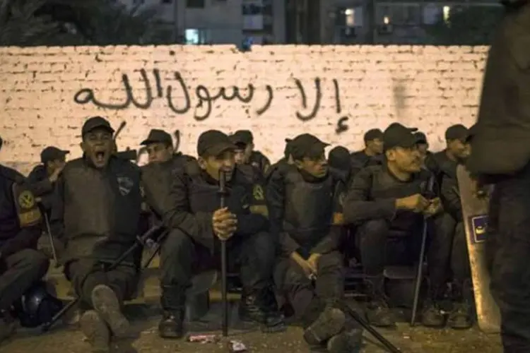 Polícia egípcia ficou em alerta para controlar protestos durante referendo (Daniel Berehulak/Getty Images)