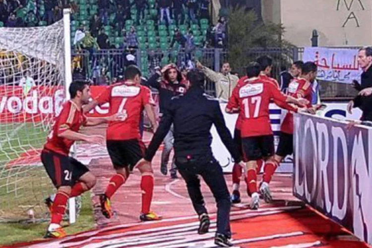 Os distúrbios que ocorreram após um jogo de futebol do campeonato de Port Said em 1º de fevereiro deixaram 74 mortos (AFP)