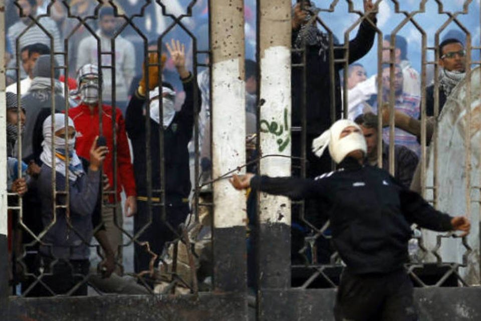 Estudantes entram em confronto com polícia no Cairo