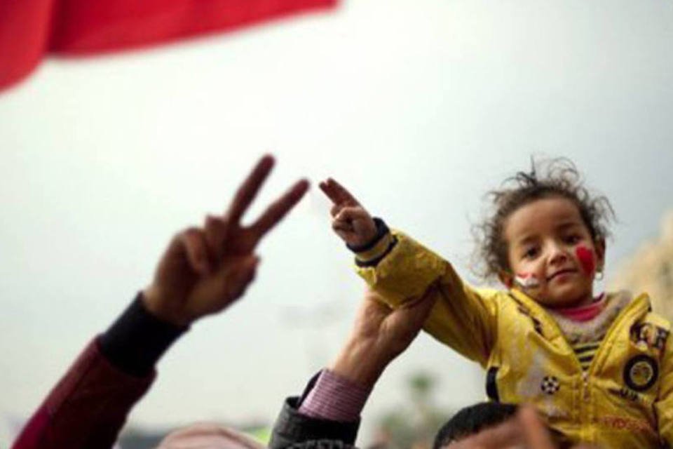Praça Tahrir exibe força, em novo desafio ao poder militar no Egito