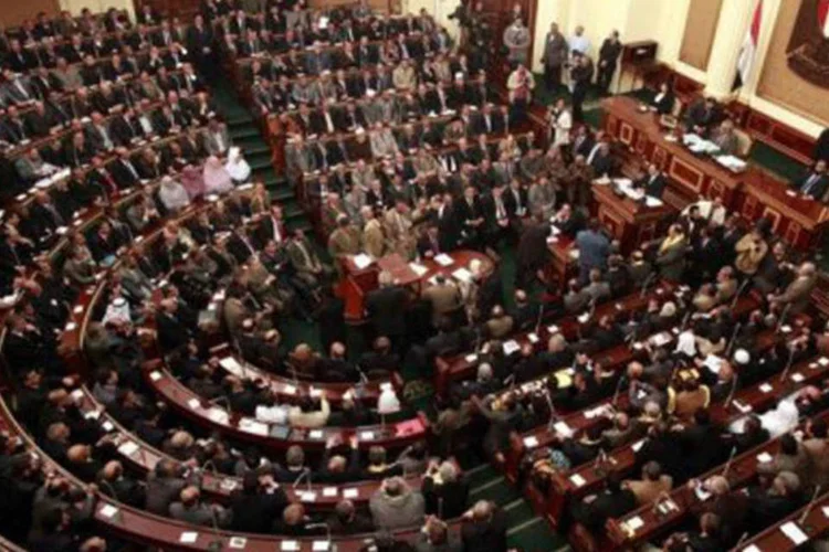 Às eleições presidenciais, as primeiras desde a revolução que derrubou Mubarak em 2011, concorrem 13 candidatos (Asmaa Waguih/AFP)