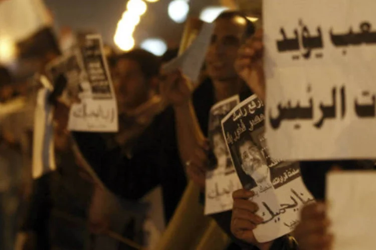 
	O ataque ocorreu quando centenas de manifestantes estavam em confronto com a pol&iacute;cia e islamitas nas proximidades da principal sede da Irmandade, localizada em outro bairro da capital
 (REUTERS / Amr Abdallah Dalsh)