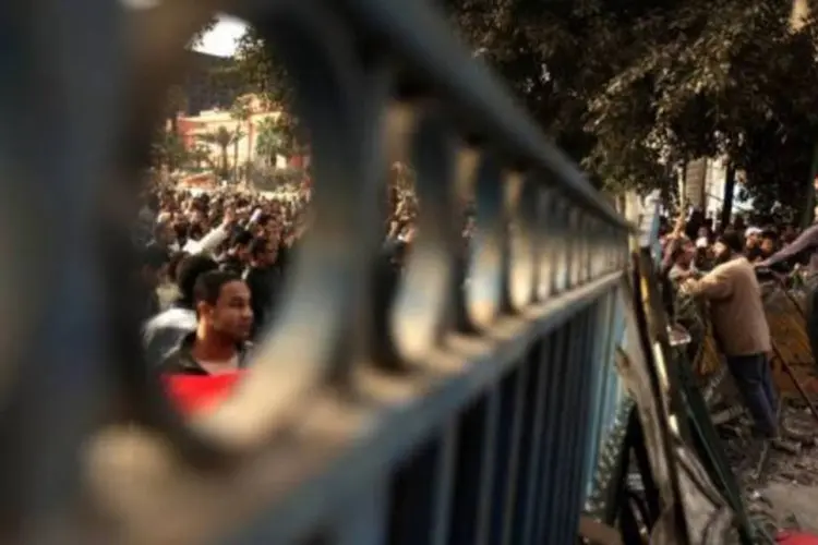A praça Tahrir, epicentro dos protestos, estava repleta de pessoas que gritavam "saia, saia, saia!", (AFP/Alejandro Pagni)