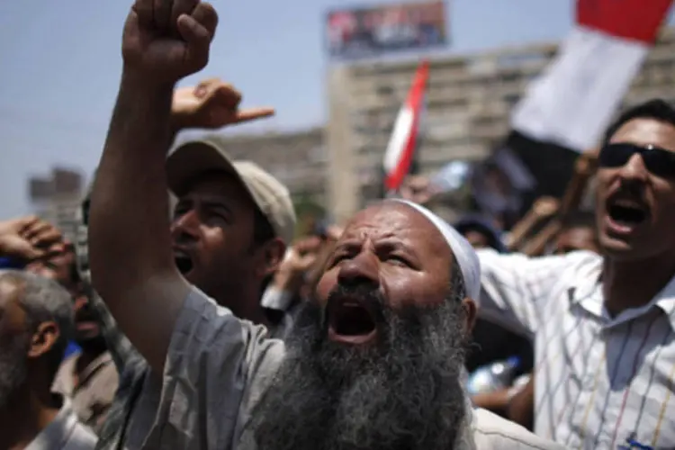 
	Manifesta&ccedil;&otilde;es no Egito: a&nbsp;pol&iacute;cia anunciou o envio de refor&ccedil;os para garantir a seguran&ccedil;a das manifesta&ccedil;&otilde;es rivais na sexta-feira.
 (REUTERS/Khaled Abdullah)