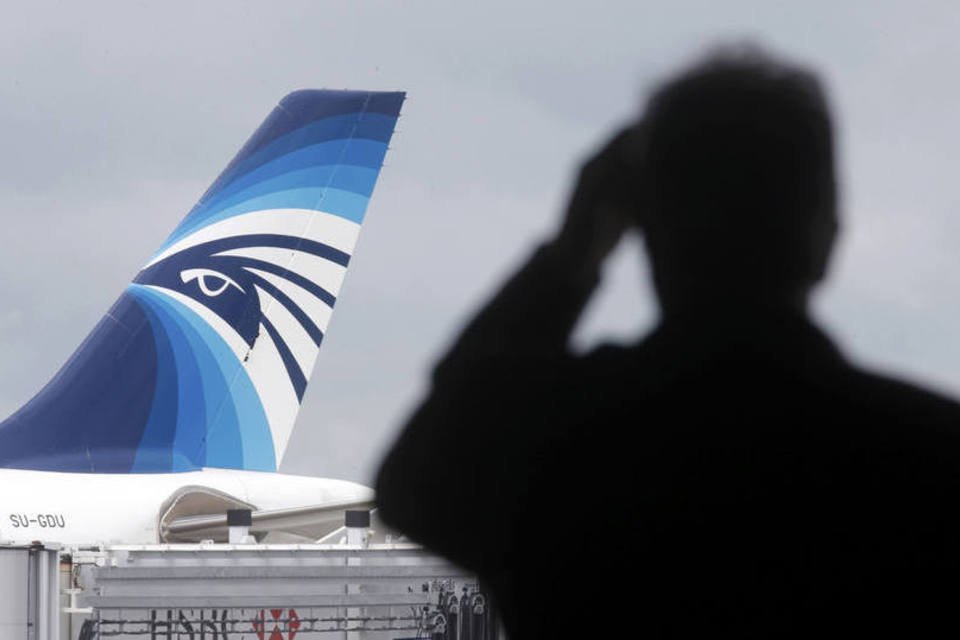 Alertas indicaram fumaça no voo da EgyptAir antes da queda