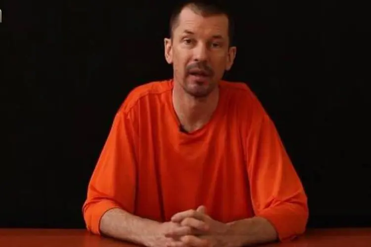 
	V&iacute;deo divulgado pelo EI na internet mostra o jornalista brit&acirc;nico John Cantlie
 (AFP)