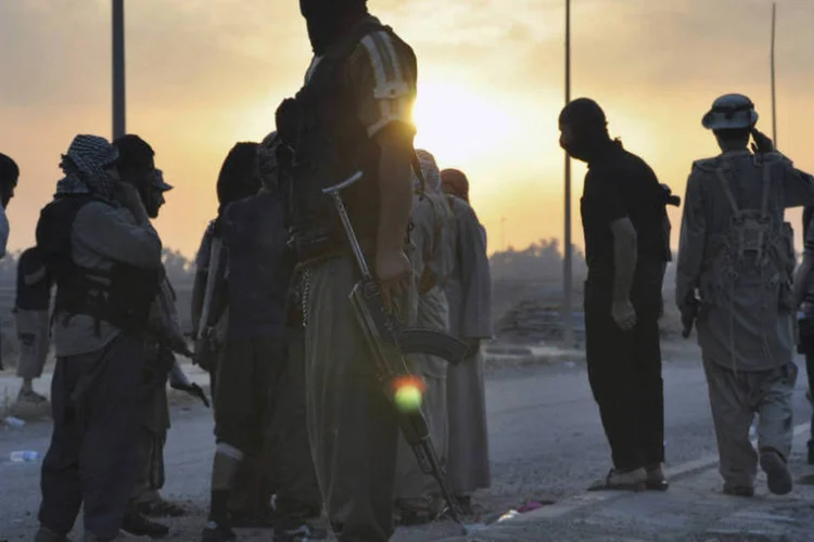 
	Estado Isl&acirc;mico em Mossul: os jihadistas tomaram o controle da cidade, a segunda maior do Iraque, e impuseram seu dom&iacute;nio em vastas zonas do pa&iacute;s e da vizinha S&iacute;ria
 (Stringer/Reuters)