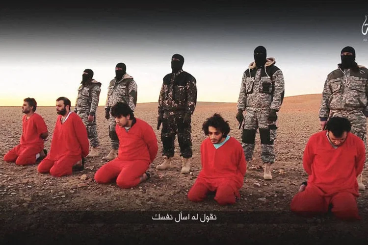 
	V&iacute;deo divulgado pelo Estado Isl&acirc;mico: EI e Al Qaeda se uniram em sua inimizade com a Ar&aacute;bia Saudita
 (REUTERS/Social Media)