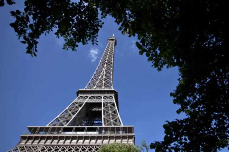 
	Torre Eiffel: greve&nbsp;do servi&ccedil;o de seguran&ccedil;a paralisou o acesso ao monumento
 (foto/Bloomberg)