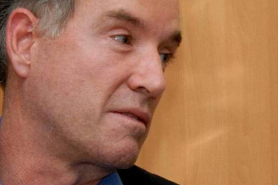 Eike Batista não descarta compra do SBT e diz que 'olha tudo'