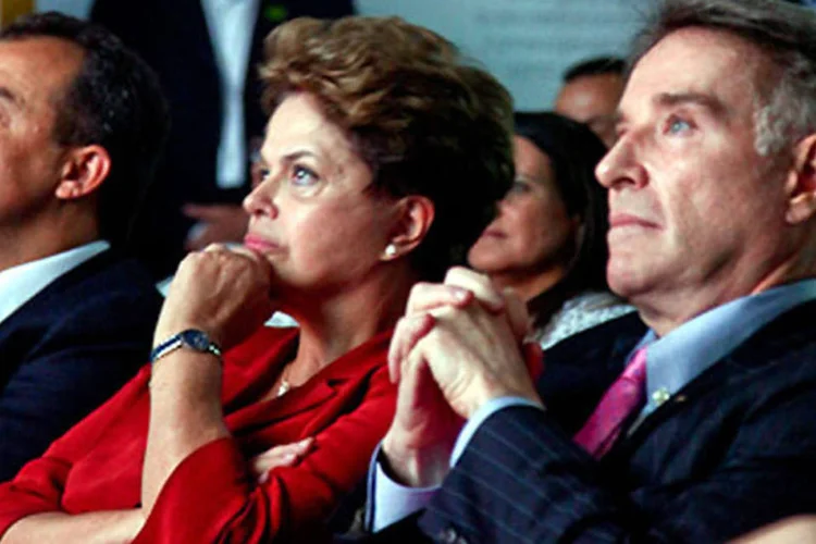 
	&quot;O governo Dilma &eacute; exatamente igual ao Eike Batista, promete e n&atilde;o entrega. No caso do governo, quem paga a conta &eacute; o povo&quot;, disse Caiado
 (Divulgação/EBX)