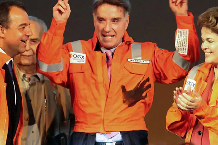 Eike Batista entre Dilma Rousseff e Sérgio Cabral, governador do Rio de Janeiro, participando da extração do primeiro óleo da sua empresa OGX (RUI PORTO FILHO)