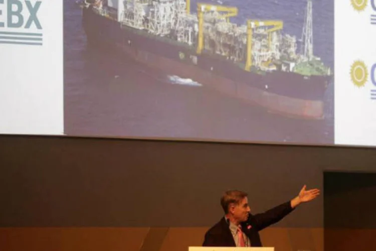 Eike Batista, CEO do Grupo EBX, fala na cerimônia que marcou o início da operação da OGX, no Rio de Janeiro (REUTERS/Ricardo Moraes)
