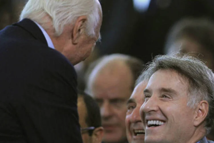 
	Os empres&aacute;rios Jorge Gerdau e Eike Batista: Eike perdeu o t&iacute;tulo de pessoa mais rica do Brasil no m&ecirc;s passado para Jorge Paulo Lemann, investidor da Anheuser-Busch InBev
 (REUTERS/Ueslei Marcelino)