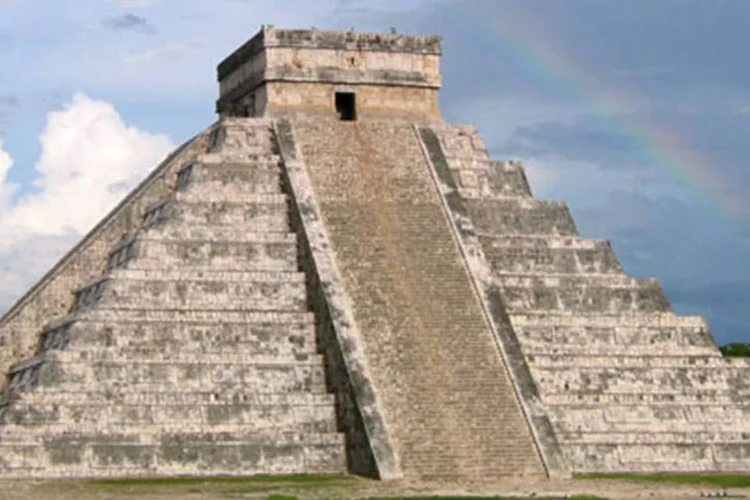 
	Pir&acirc;mide maia: a expectativa &eacute; receber cerca de 200 mil estrangeiros
 (Wikimedia Commons)
