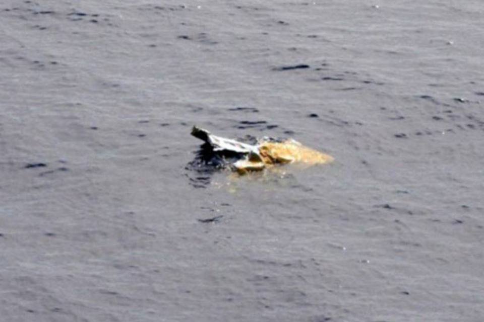 Marinha dos EUA procura "caixa preta" de navio naufragado