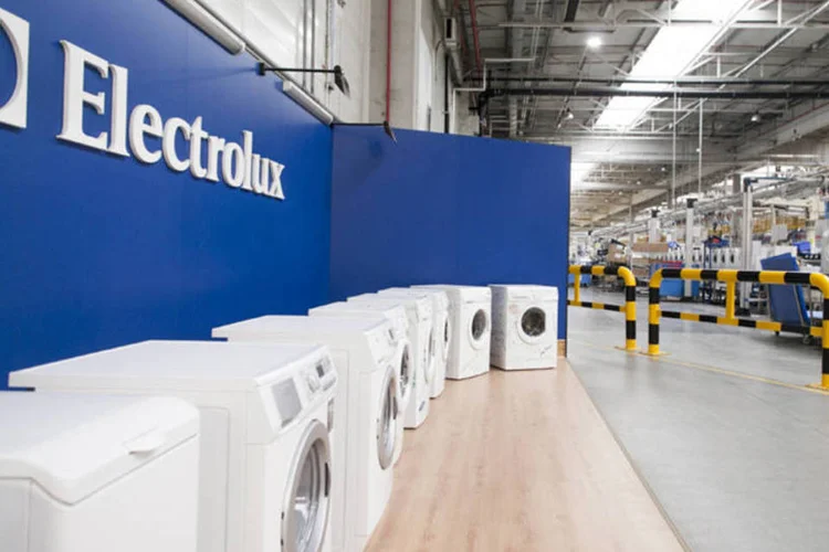 
	Electrolux: grupo registrou lucro operacional no terceiro trimestre de 1,39 bilh&atilde;o de coroas suecas
 (Bartek Sadowski/Bloomberg)
