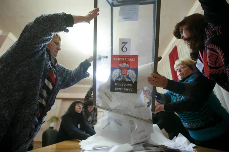 Votação em Donetsk: eleições reavivam tensões entre as potências ocidentais e a Rússia (Maxim Zmeyev/Reuters)