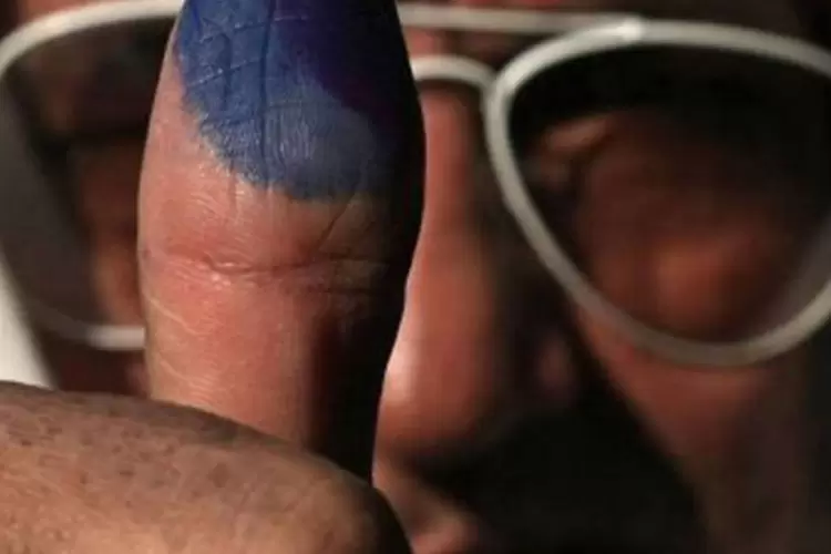Egípcio vota no país: os resultados oficiais serão revelados em 13 de janeiro de 2012 (Mahmud Hams/AFP)