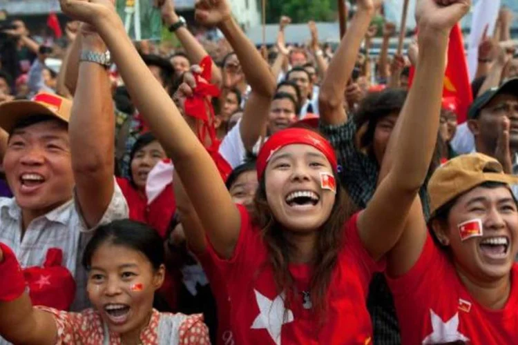 Eleições em Mianmar consolidaram a vitória do partido de Aung San Suu Kyi (Paula Bronstein/Getty Images)