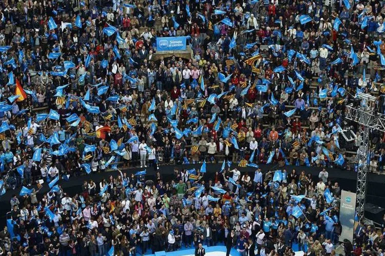 Pesquisas apontam ampla vitória dos conservadores do Partido Popular (PP), de oposição, com candidato Mariano Rajoy (Getty Images)
