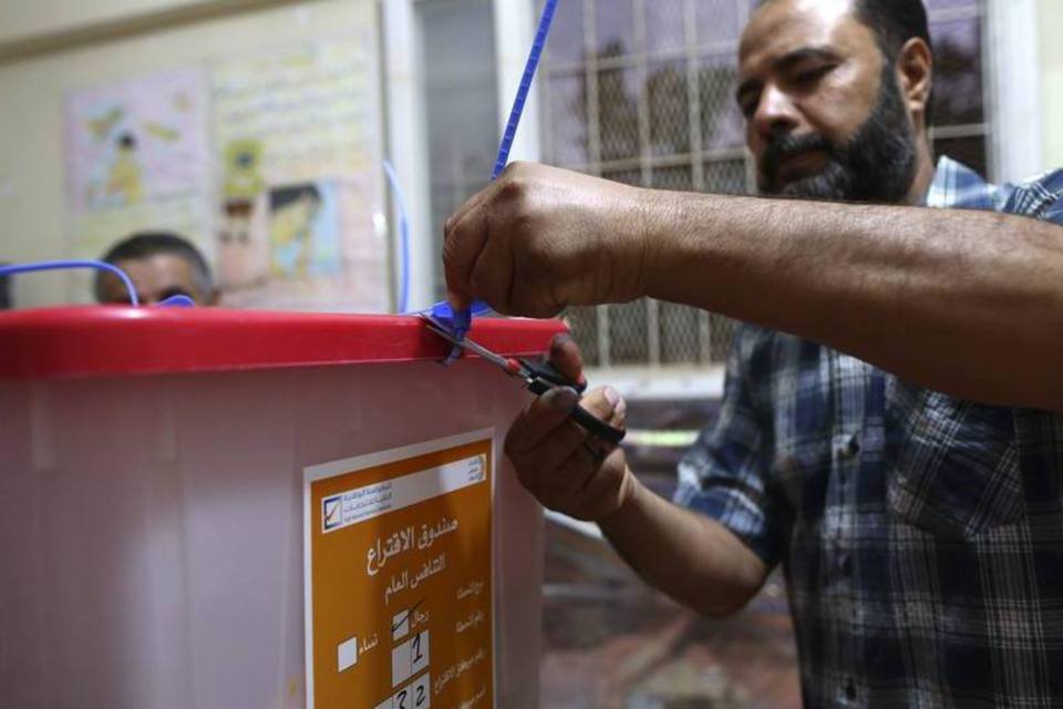 Eleição para Parlamento na Líbia tem baixo comparecimento