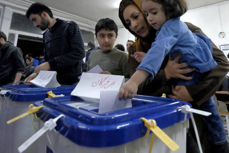 
	Elei&ccedil;&otilde;es no Ir&atilde;: segundo reparti&ccedil;&otilde;es preliminares, os &quot;principalistas&quot; teriam um m&iacute;nimo de 54 deputados, os reformistas 67 e os independentes 47
 (Raheb Homavandi / Reuters)