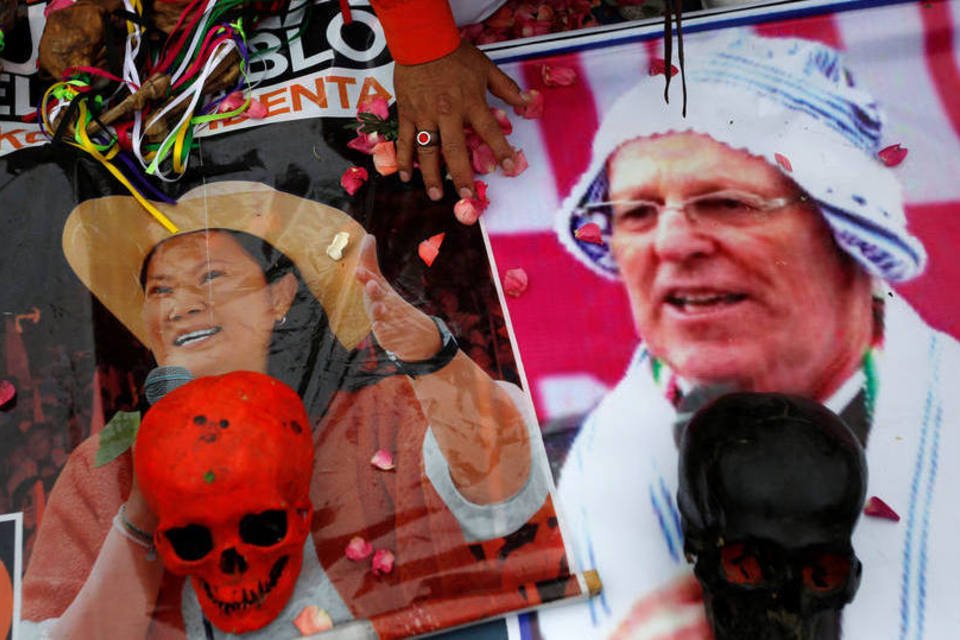 Kuczynski mantém vantagem apertada em eleição no Peru