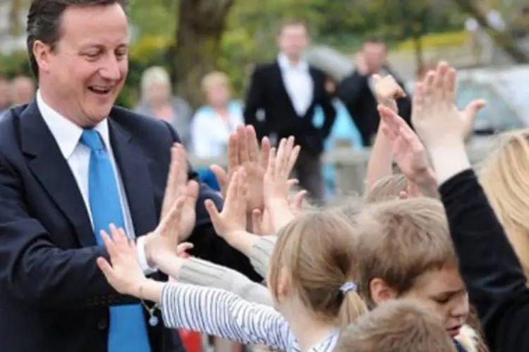 O partido conservador, liderado por David Cameron, venceu as eleições gerais britânicas (.)