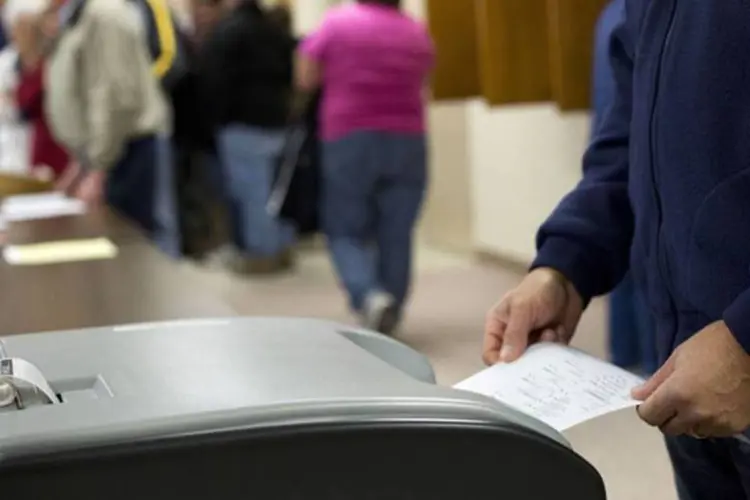 Eleitor vota em Kieler, Wisconsin (Getty Images)